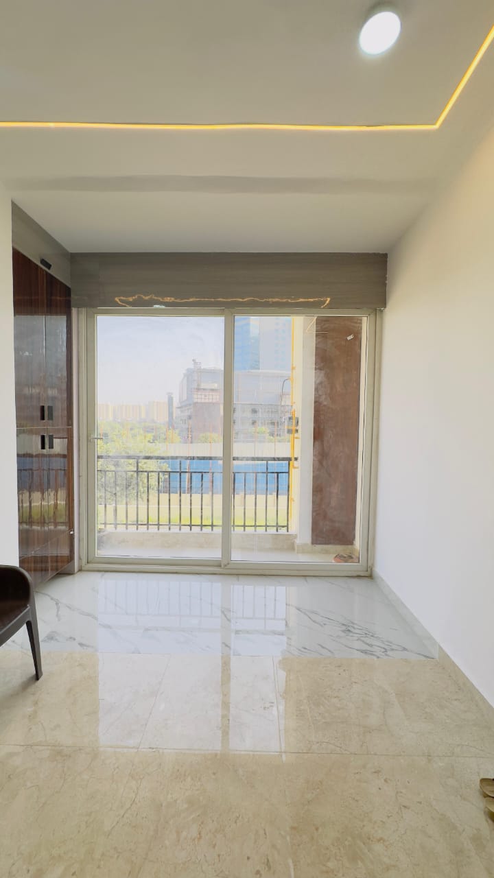 3 BHK + Extra Room Apartment For Rent in Amrapali Golf Homes