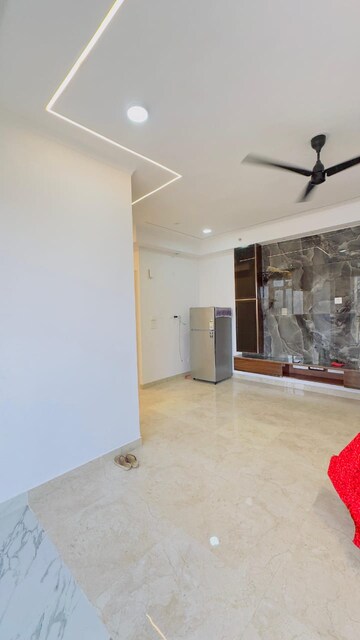 Room in 3 BHK Apartment at Amrapali Golf Homes, Sector 4 Greater Noida – for Rent