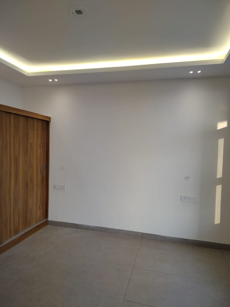 Room, ms-enclave-zirakpur 3 Bedroom 150 Sq.Yd. Apartment In Dhakoli Zirakpur 9253821