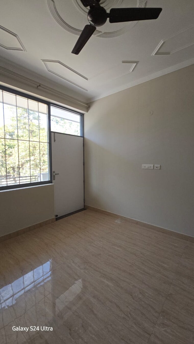 Room, sector 22b 3 Bedroom 209 Sq.Yd. Apartment In Sector 22b Gurgaon 9253870