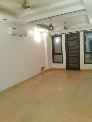 Room in 3 BHK Builder Floor at Kailash Colony – for Rent