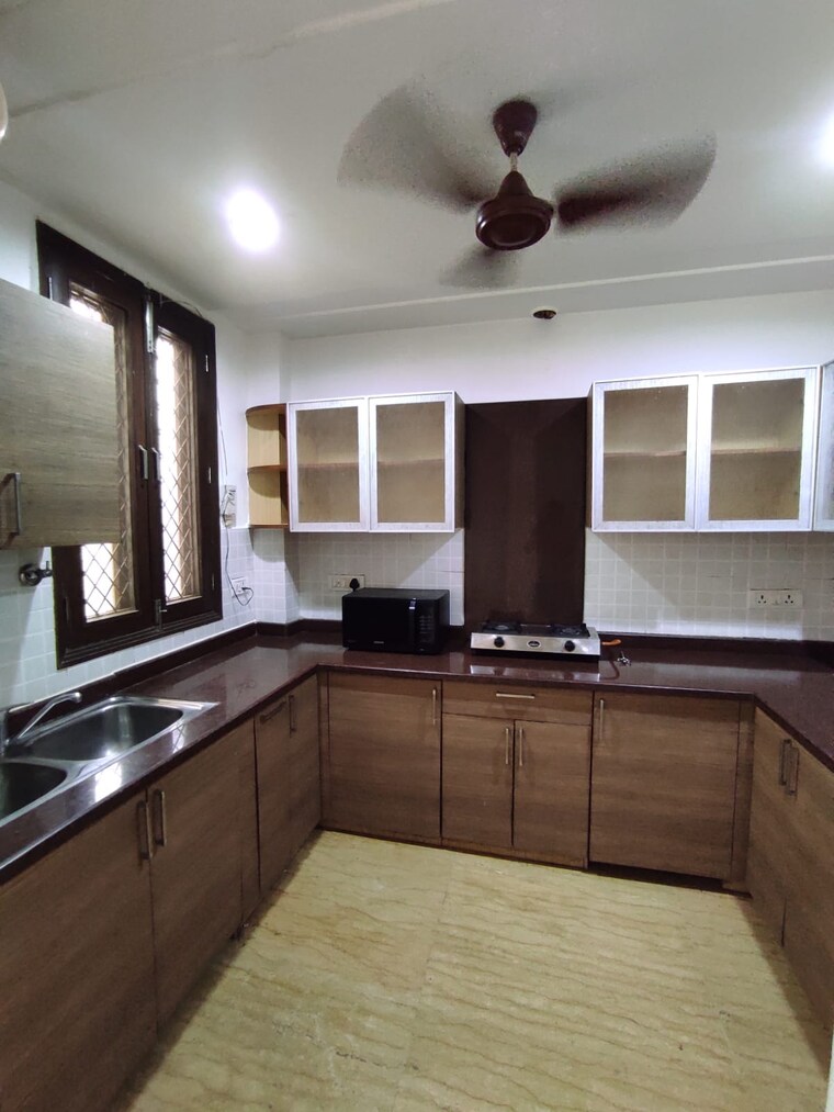 Kitchen, kailash colony 3 Bedroom 1300 Sq.Ft. Builder Floor In Kailash Colony Delhi 9253960