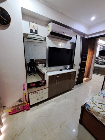 Furnished Amenities in 4 BHK Builder Floor at New Palam Vihar Phase 1 – for Rent