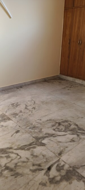 Room in 3 BHK Villa at RWA Apartments Sector 53, Sector 53 – for Rent