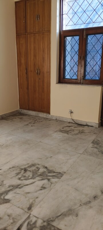 Room in 3 BHK Villa at RWA Apartments Sector 53, Sector 53 – for Rent