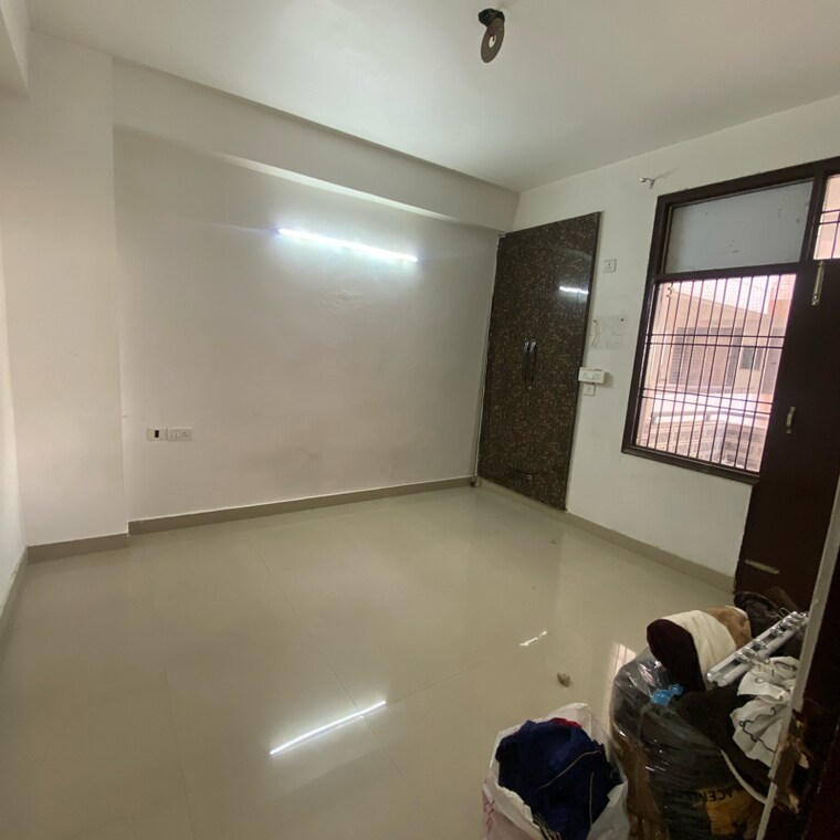 Room, sector 21d 3.5 Bedroom 1900 Sq.Ft. Apartment In Sector 21d Faridabad 9254145