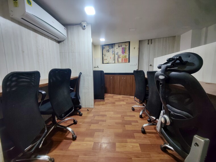 Team Area, malad west Commercial Office Space 280 Sq.Ft. In Malad West Mumbai 9254042