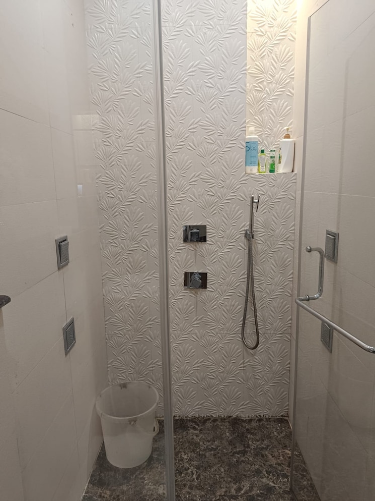Bathroom, kalkaji 2 Bedroom 100 Sq.Yd. Builder Floor In Kalkaji Delhi 9254037