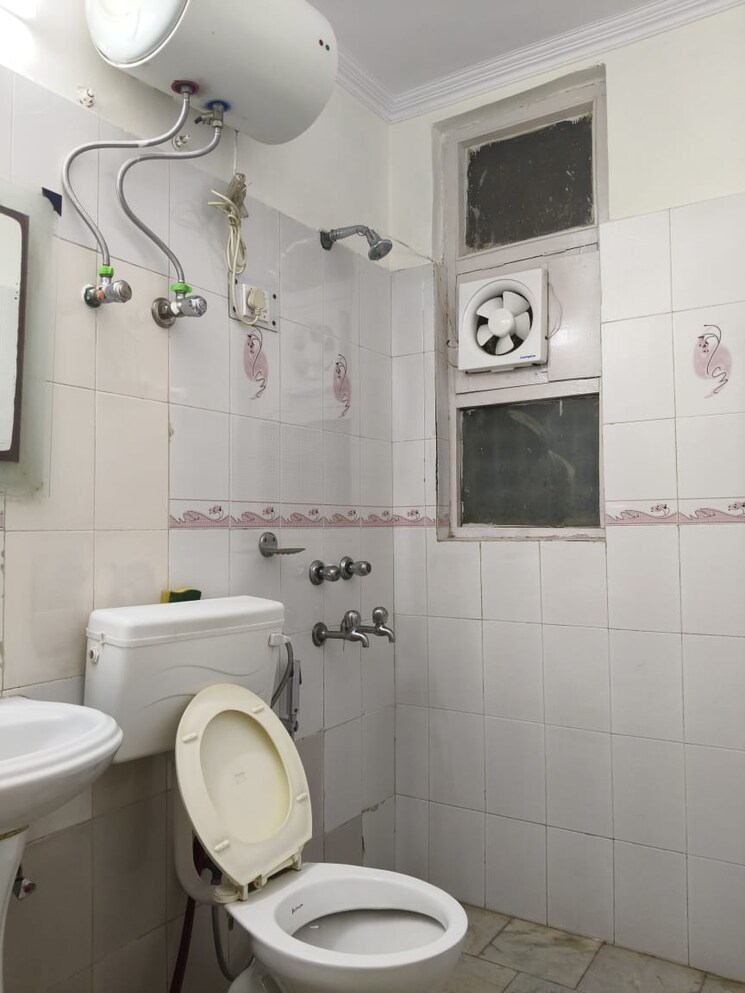 Bathroom, palam vihar 3 Bedroom 2110 Sq.Ft. Independent House In Palam Vihar Gurgaon 9254074
