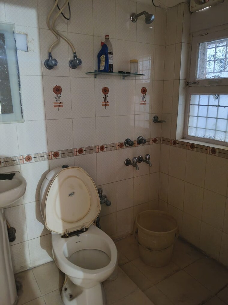 Bathroom, palam vihar 3 Bedroom 2110 Sq.Ft. Independent House In Palam Vihar Gurgaon 9254074