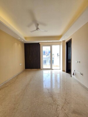 Room in 2 BHK Apartment at Ansal Plaza Sector-23, Sector 23 – for Rent