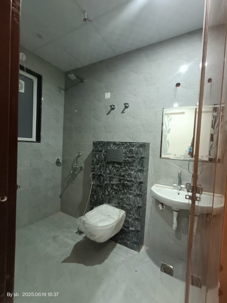 Bathroom, ansal-plaza-sector-23 2 Bedroom 1650 Sq.Ft. Apartment In Sector 23 Gurgaon 9254121