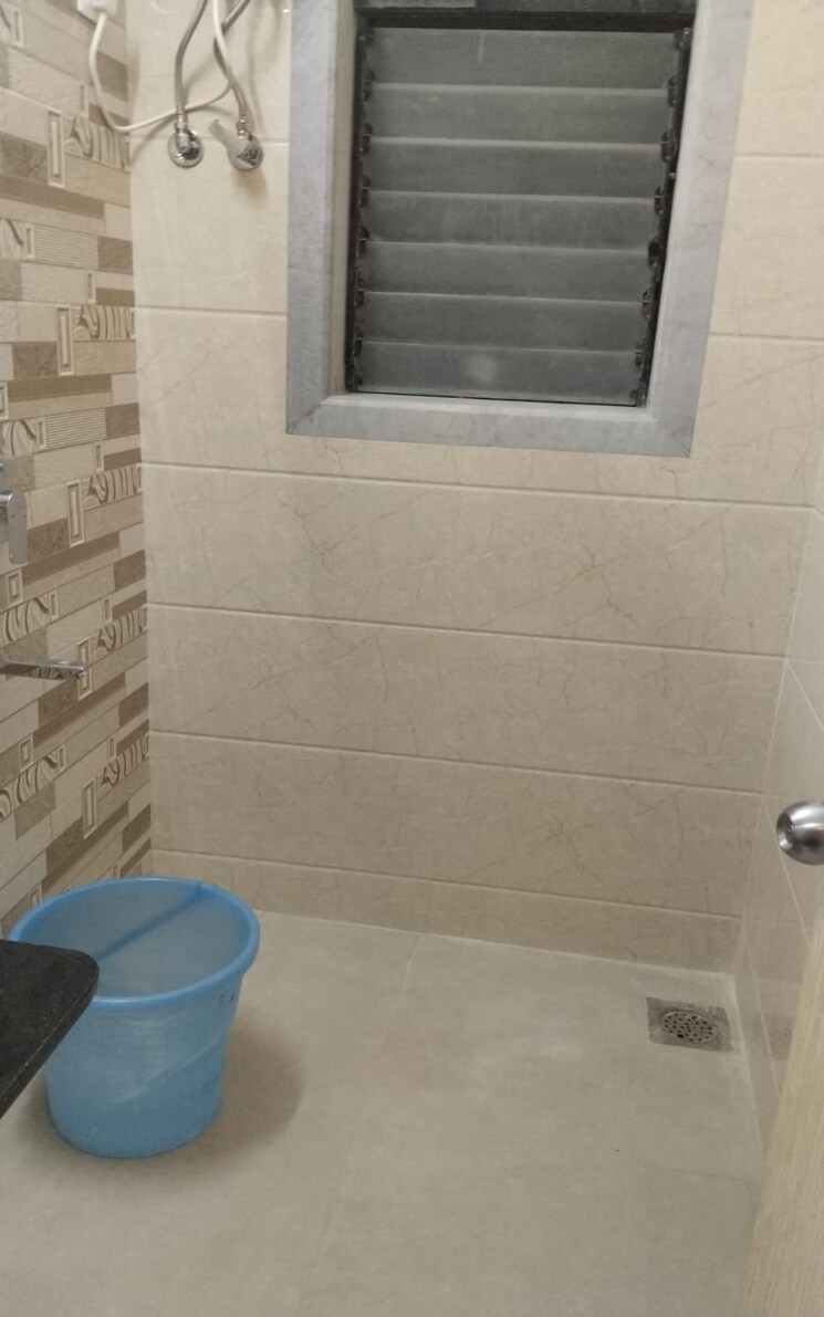 Bathroom, thane west 2.5 Bedroom 932 Sq.Ft. Builder Floor In Thane West Thane 9254134
