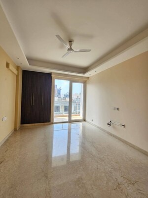 Room in 1 BHK Apartment at Ansal Plaza Sector-23, Sector 23 – for Rent