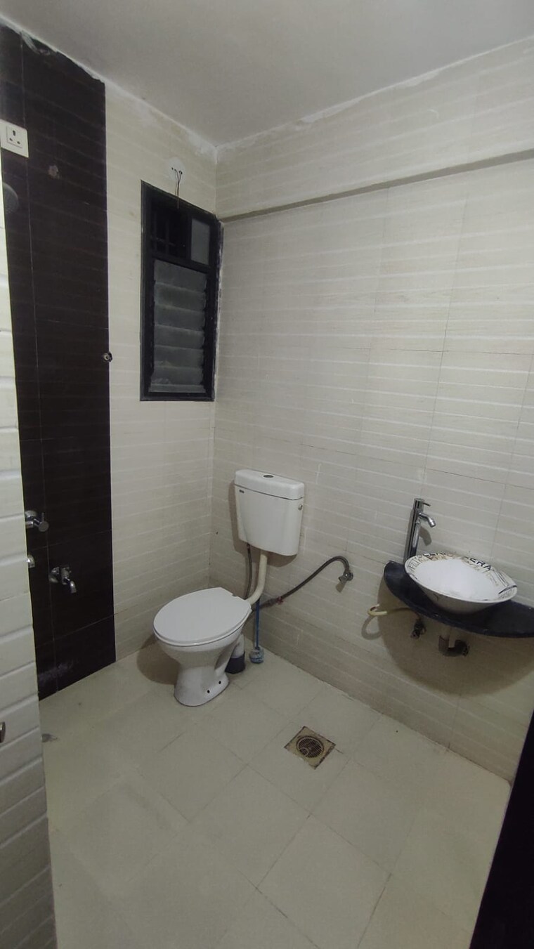 Bathroom, vastushree-adrina 3 Bedroom 1702 Sq.Ft. Apartment In Mundhwa Pune 9254335