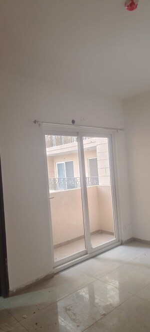 Room in 2 BHK Apartment at Eldeco Live By The Greens, Sector 150 – for Rent