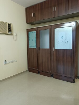 Room in 2 BHK Apartment at Sanghvi Evana, Worli – for Rent