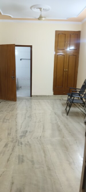 Room in 3 BHK Villa at RWA Apartments Sector 50, Sector 50 – for Rent