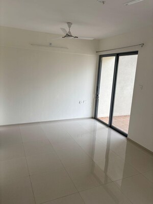 Room in 2 BHK Apartment at Saarrthi Skybay, Mahalunge – for Rent