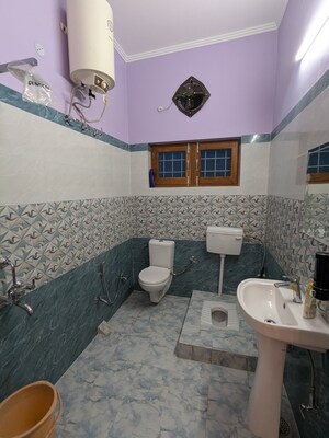 Master Bedroom in 3 BHK Builder Floor at Capital Royal Casa, Gms Road – for Rent