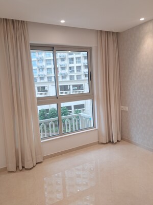 Room in 1 BHK Apartment at Hiranandani Regent Hill, Powai – for Rent