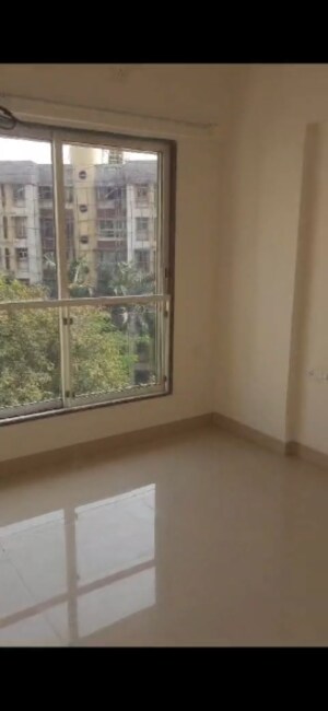 Room in 2 BHK Apartment at Pride Park Royale, Andheri East – for Rent