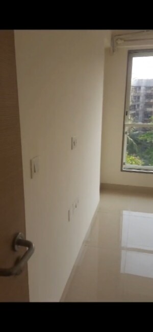 Room in 2 BHK Apartment at Pride Park Royale, Andheri East – for Rent