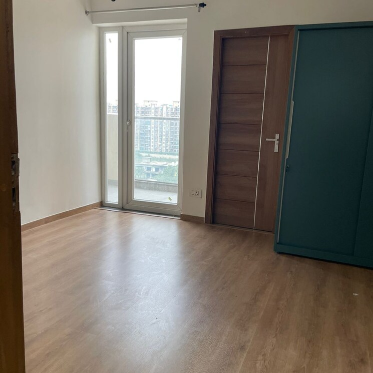 Room, tulip-yellow 3 Bedroom 1704 Sq.Ft. Apartment In Sector 69 Gurgaon 9254450