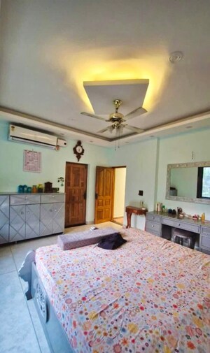 Bedroom in 3.5 BHK Builder Floor at Sector 76 – for Sale