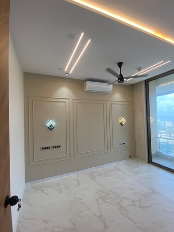 Room in 3 BHK Apartment at Indiabulls Sky Forest, Lower Parel – for Rent