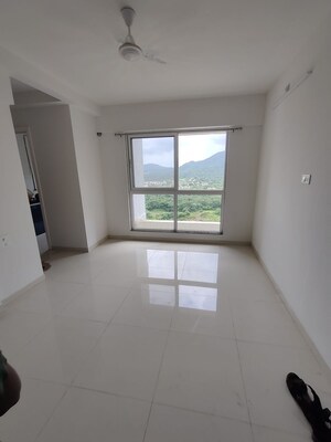 Room in 1.5 BHK Apartment at Godrej Emerald, Ghodbunder Road – for Rent