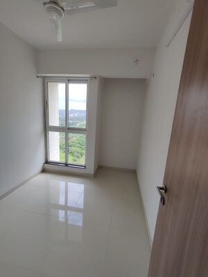 Room in 1.5 BHK Apartment at Godrej Emerald, Ghodbunder Road – for Rent