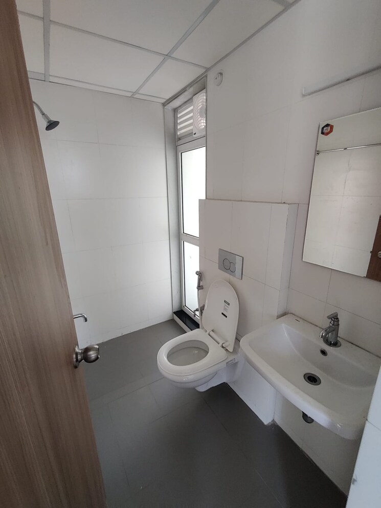 Bathroom, godrej-emerald 1.5 Bedroom 525 Sq.Ft. Apartment In Ghodbunder Road Thane 9254475