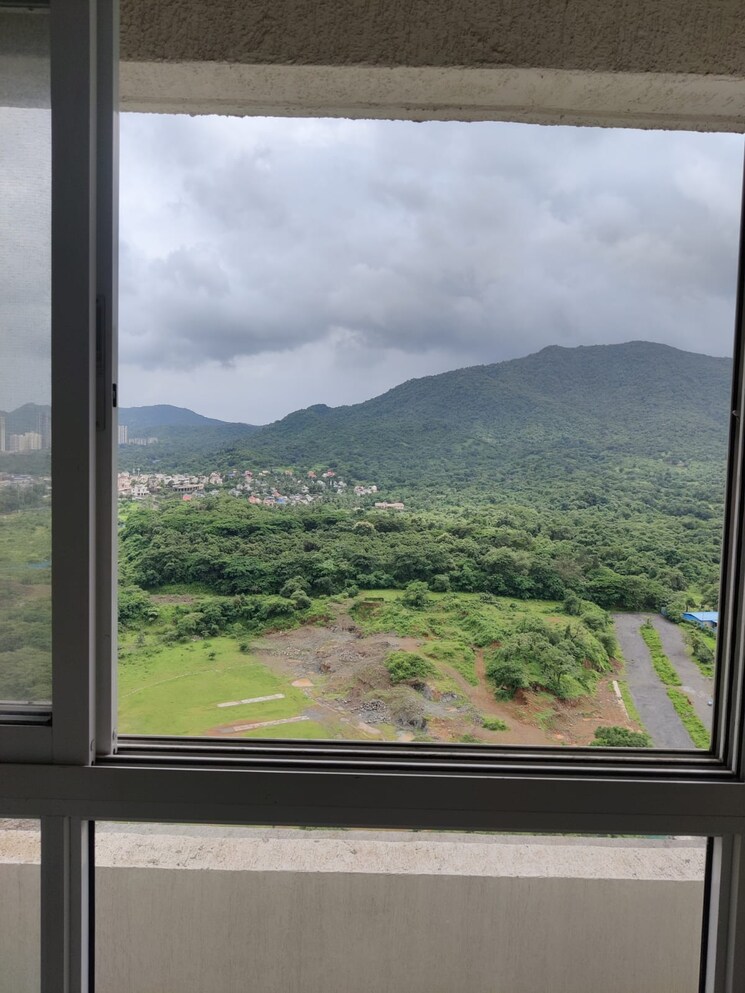 Garden, godrej-emerald 1.5 Bedroom 525 Sq.Ft. Apartment In Ghodbunder Road Thane 9254475