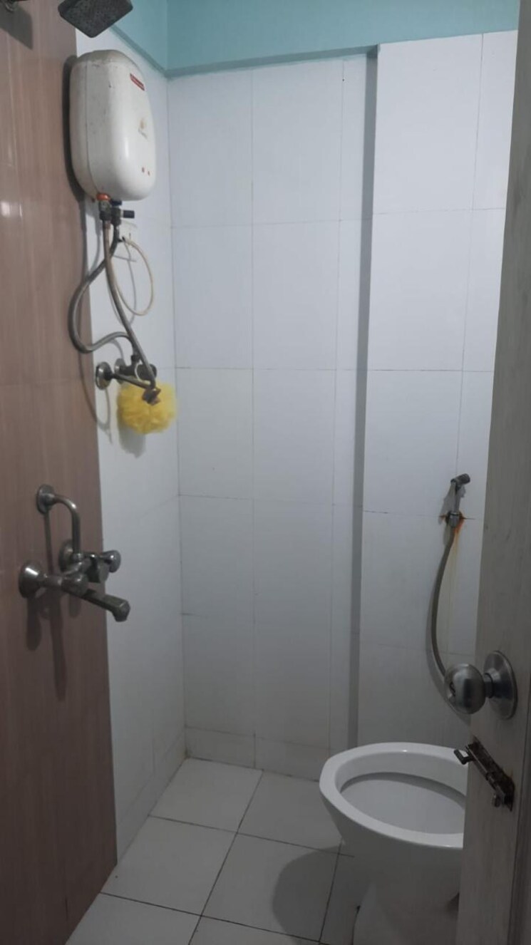 Bathroom, raunak-unnathi-woods-phase-4-and-5 1 Bedroom 425 Sq.Ft. Apartment In Ghodbunder Road Thane 9254532