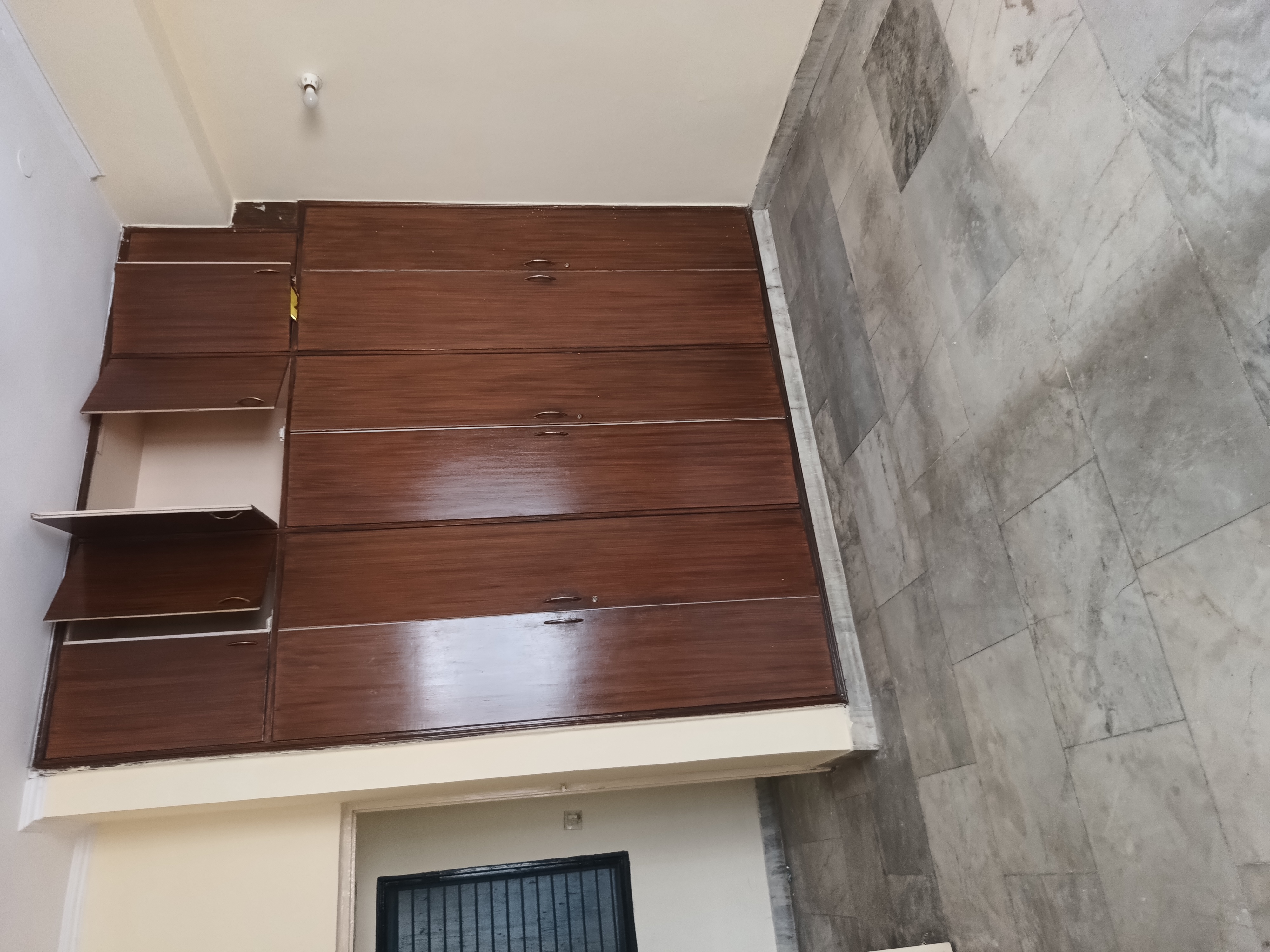 2 BHK 1000 Sq.Ft. Apartment in Windsor and Nova Society