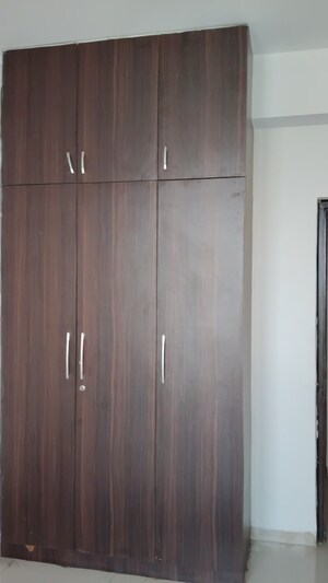 Furnished Amenities in 2 BHK Apartment at Indiabulls Centrum Park, Sector 103 – for Sale