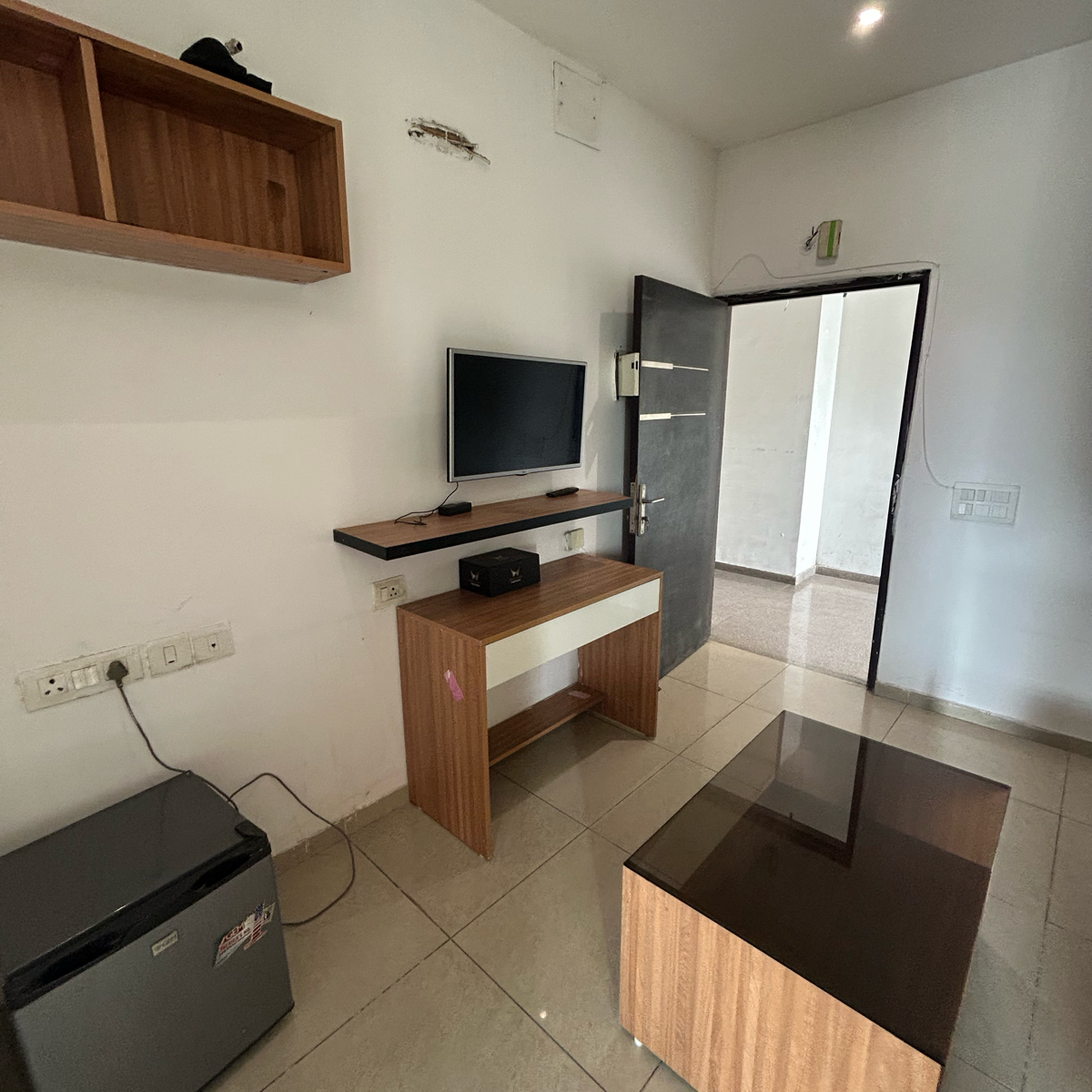 1 BHK + Pooja Room Apartment For Rent in Ajnara Daffodil