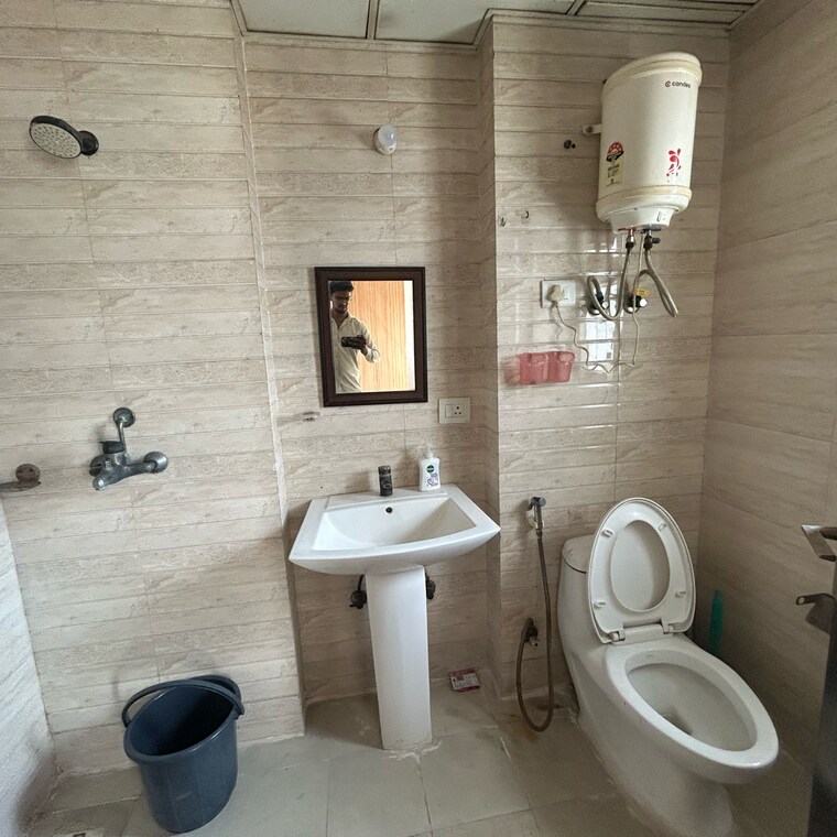 Bathroom, ajnara-daffodil 1 Bedroom 555 Sq.Ft. Apartment In Sector 137 Noida 9254519