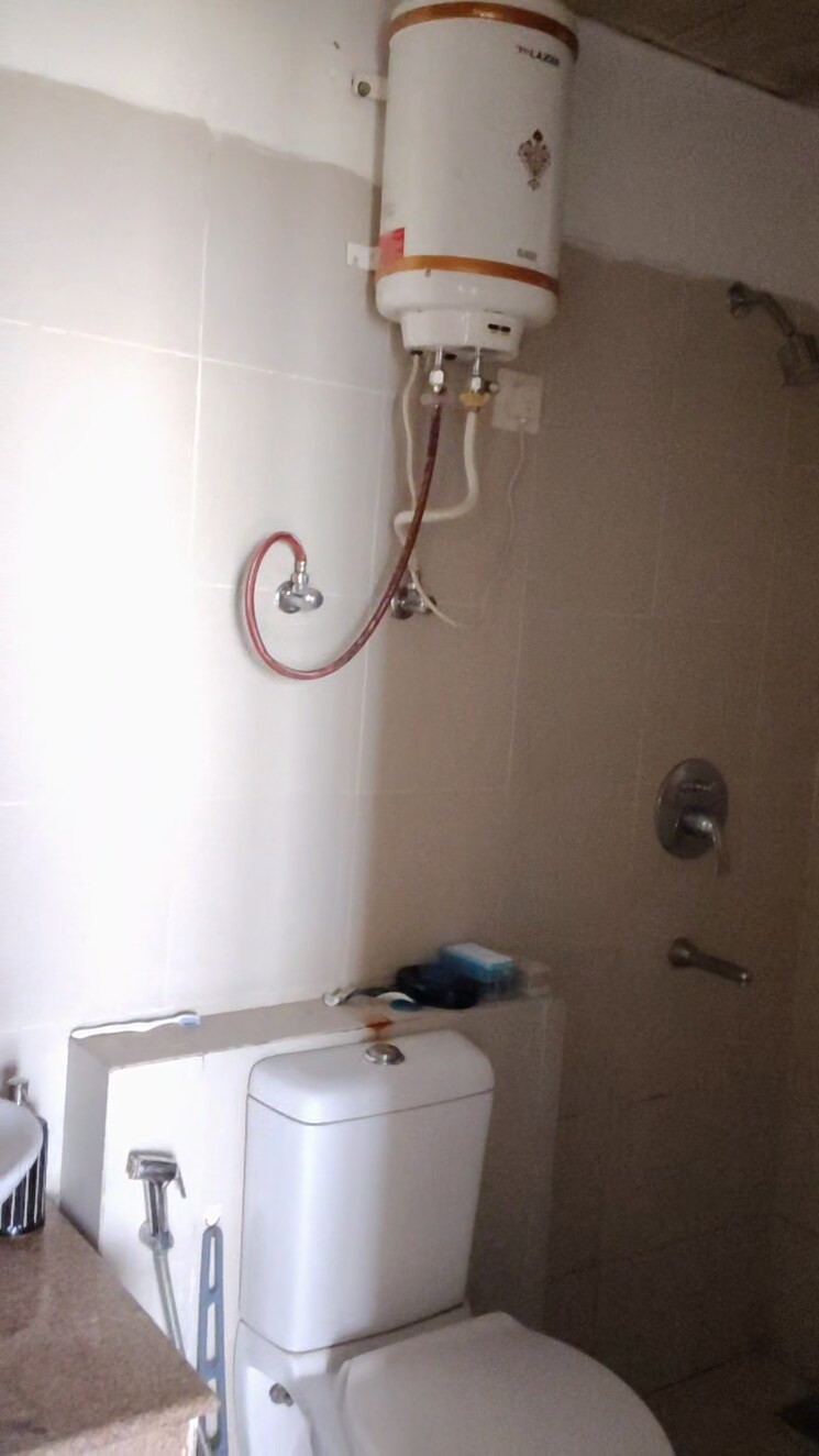 Bathroom, indiabulls-centrum-park 2 Bedroom 1250 Sq.Ft. Apartment In Sector 103 Gurgaon 9254522