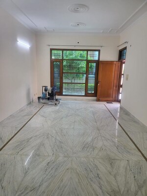 Room in 4 BHK Independent House at Sector 21 – for Rent
