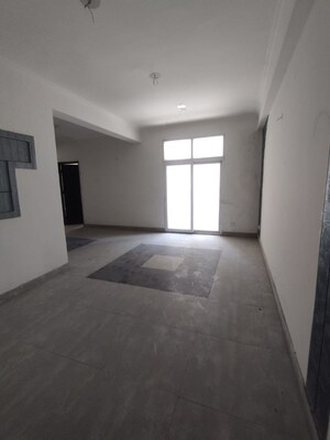 Room in 3 BHK Apartment at Proview Technocity, Chi V Greater Noida – for Sale