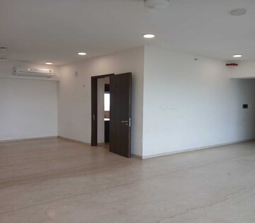 Room in 3 BHK Apartment at Peninsula Celestia Spaces, Parel – for Rent