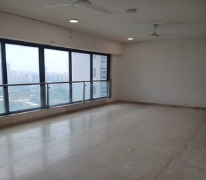 Room in 3 BHK Apartment at Peninsula Celestia Spaces, Parel – for Rent