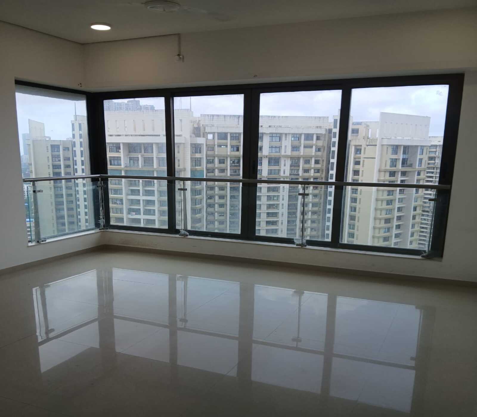 3 BHK + Servant Room Apartment For Rent in Peninsula Celestia Spaces