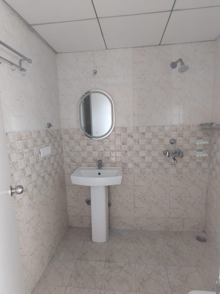 Bathroom, gaur-atulyam 3 Bedroom 1300 Sq.Ft. Apartment In Omicron I Greater Noida Greater Noida 9254580