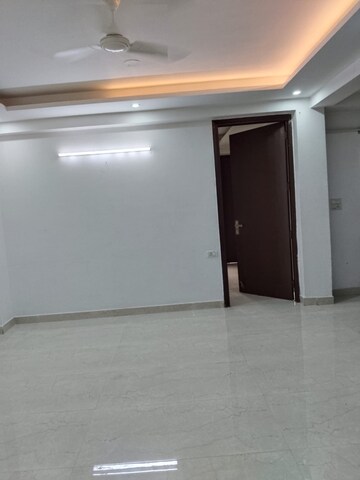 Room in 2 BHK Builder Floor at Saket – for Rent