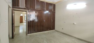 Room in 6 BHK Independent House at Sector 21 – for Rent