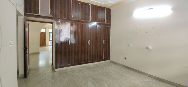 Room, sector 21 6 Bedroom 3200 Sq.Ft. Independent House In Sector 21 Panchkula 9254629