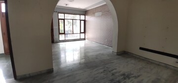 Room in 6 BHK Independent House at Sector 21 – for Rent